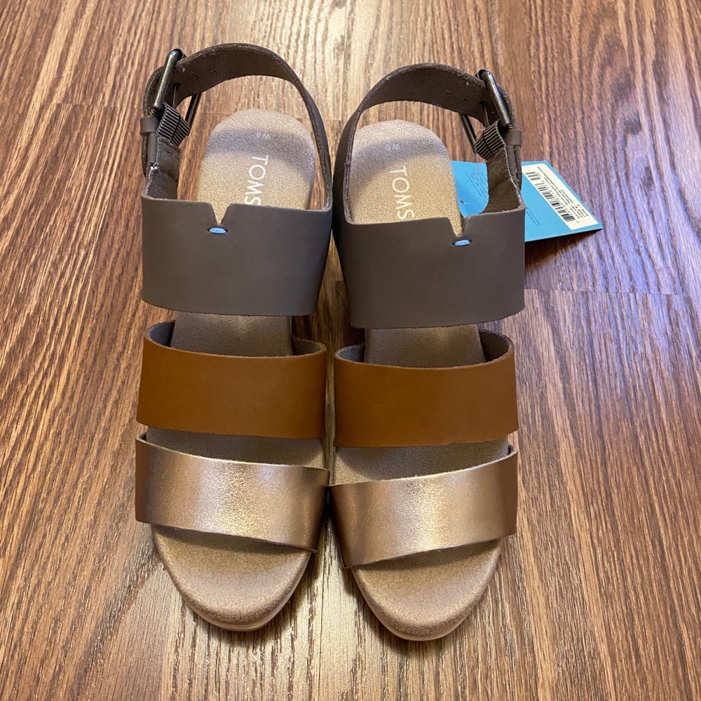 NWT Toms Phoebe Clog Size 6